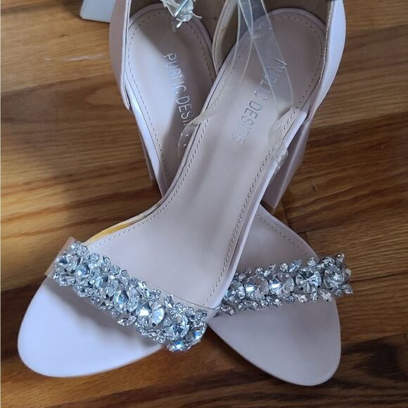 Elegant heels  - Picture 1 of 5